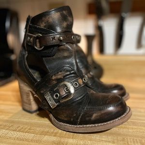 Freebird Sonoma distressed brown black size 7